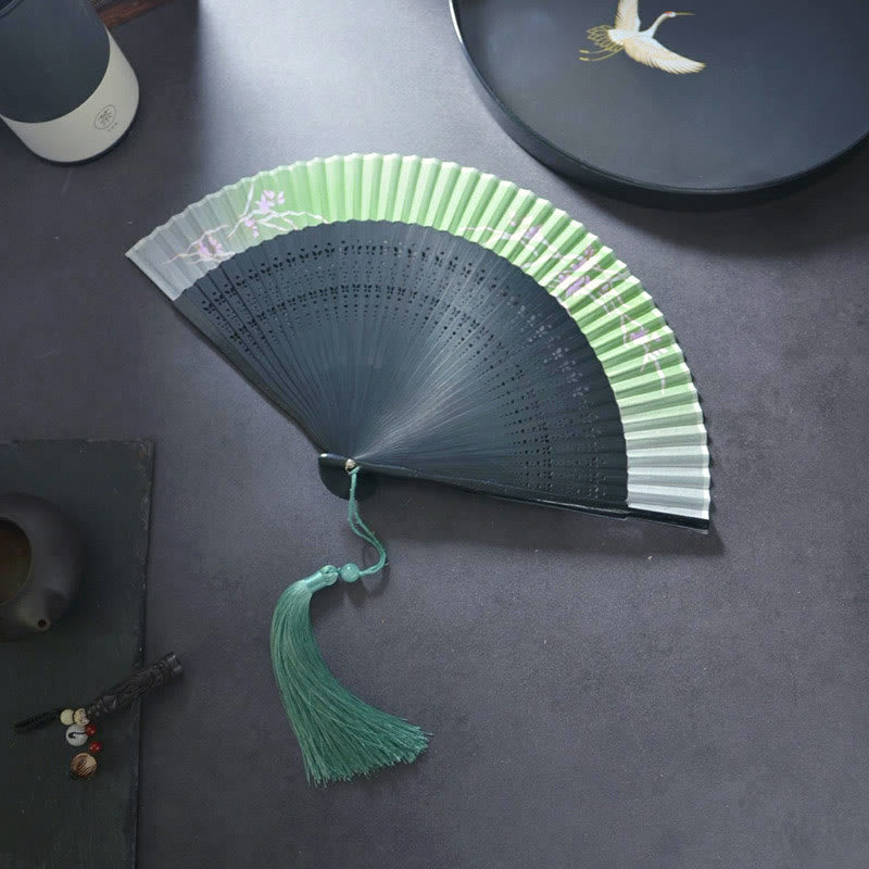 Buddha-Steine Blumen-Handventilator – Schlichter, faltbarer Polyester-Fächer mit Quaste und Bambus, 21 cm