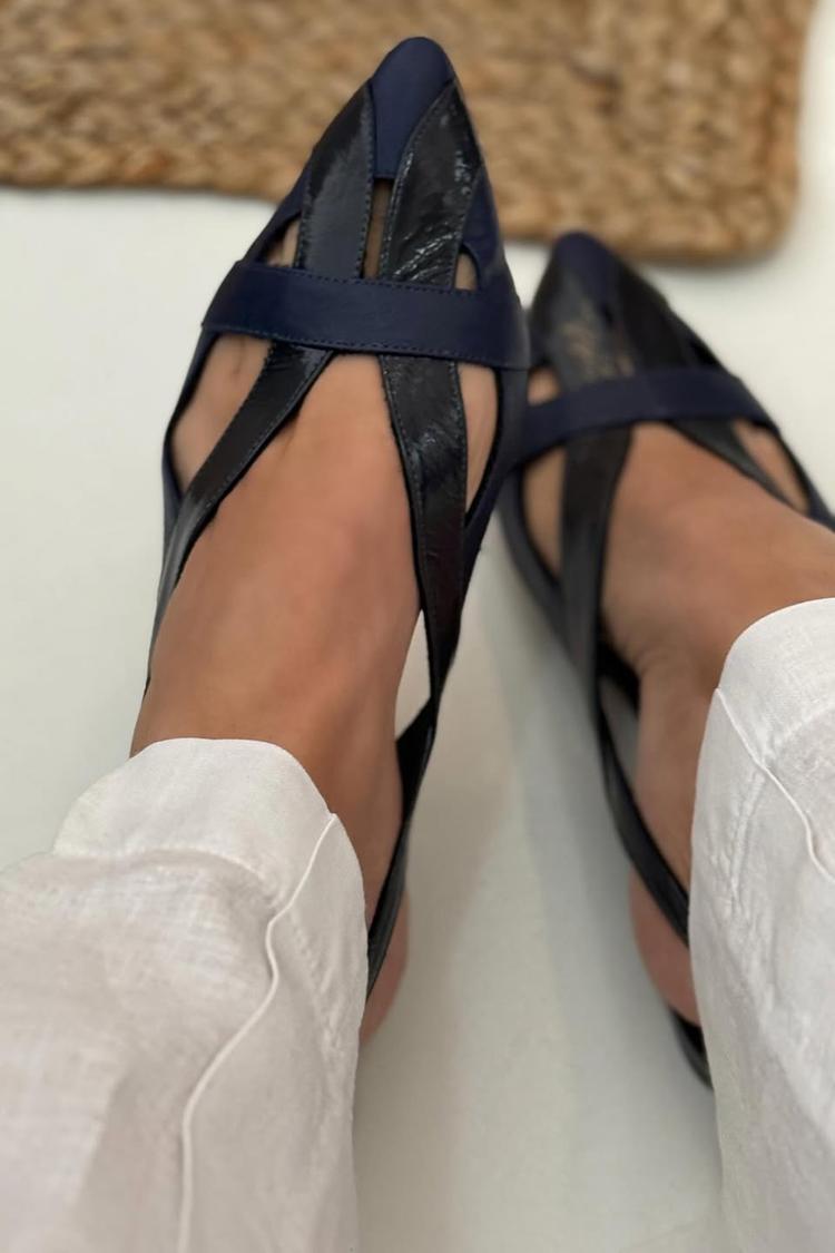 Marineblaue Slingback-Ballerinas mit spitzem Zehenbereich und Cut-Out Patchwork