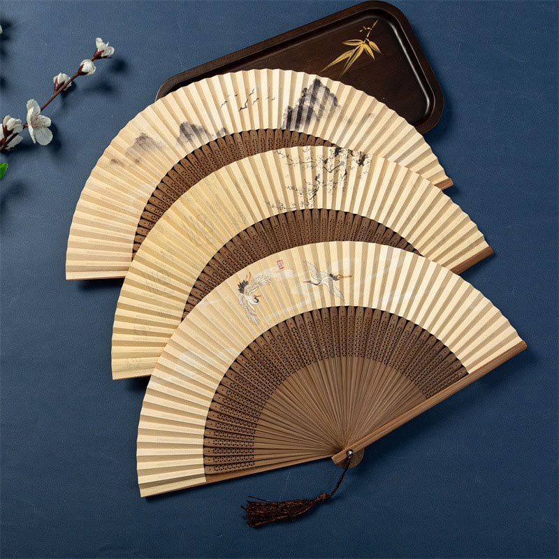 Bambus-Handfächer mit Buddha-Steinen, Lotus, Libelle, Wildgänsen und Pflaumenblüte – 22,5 cm
