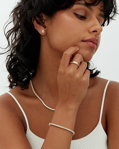 Goldenes Tennisarmband mit Moissanit-Steinen