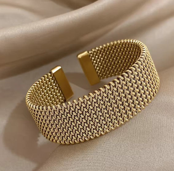 Elegantes geflochtenes Netzarmband mit offenem Design