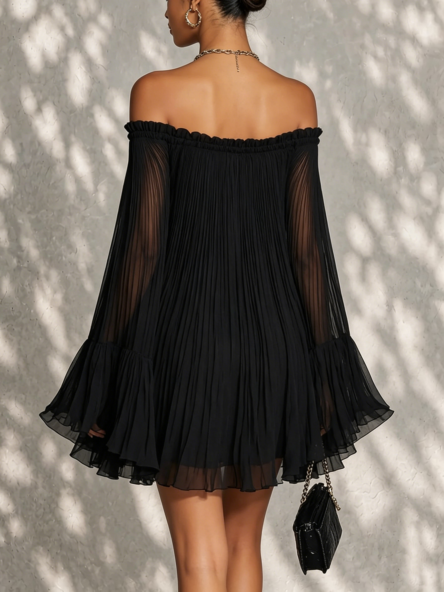 Océane | Mini Schwarz Kleid mit Glockenärmeln und Off-Shoulder-Raffung
