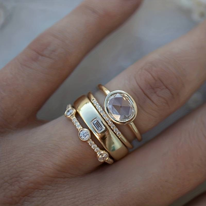 Vergoldetes Ring-Set mit Zirkonia-Steinen