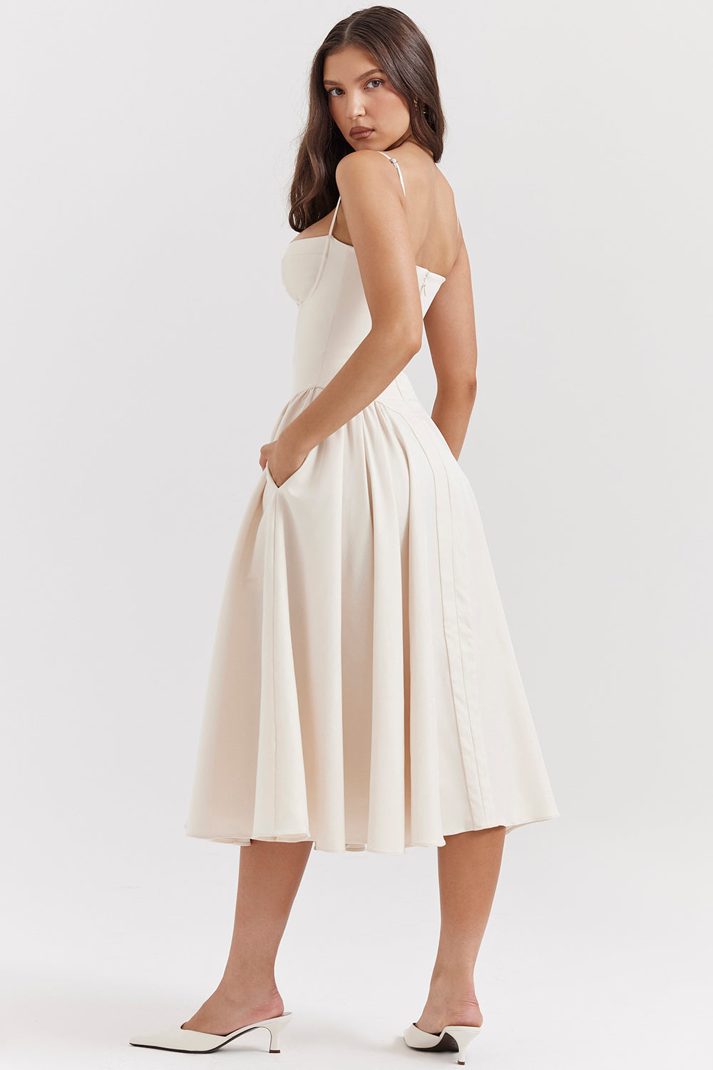 "NOVA | Korsettkleid" can be rewritten as "NOVA | Korsett Dress".