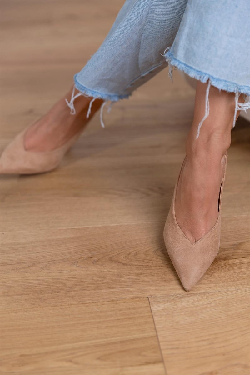 Beige Spitz-Zeh Kitten-Heels
