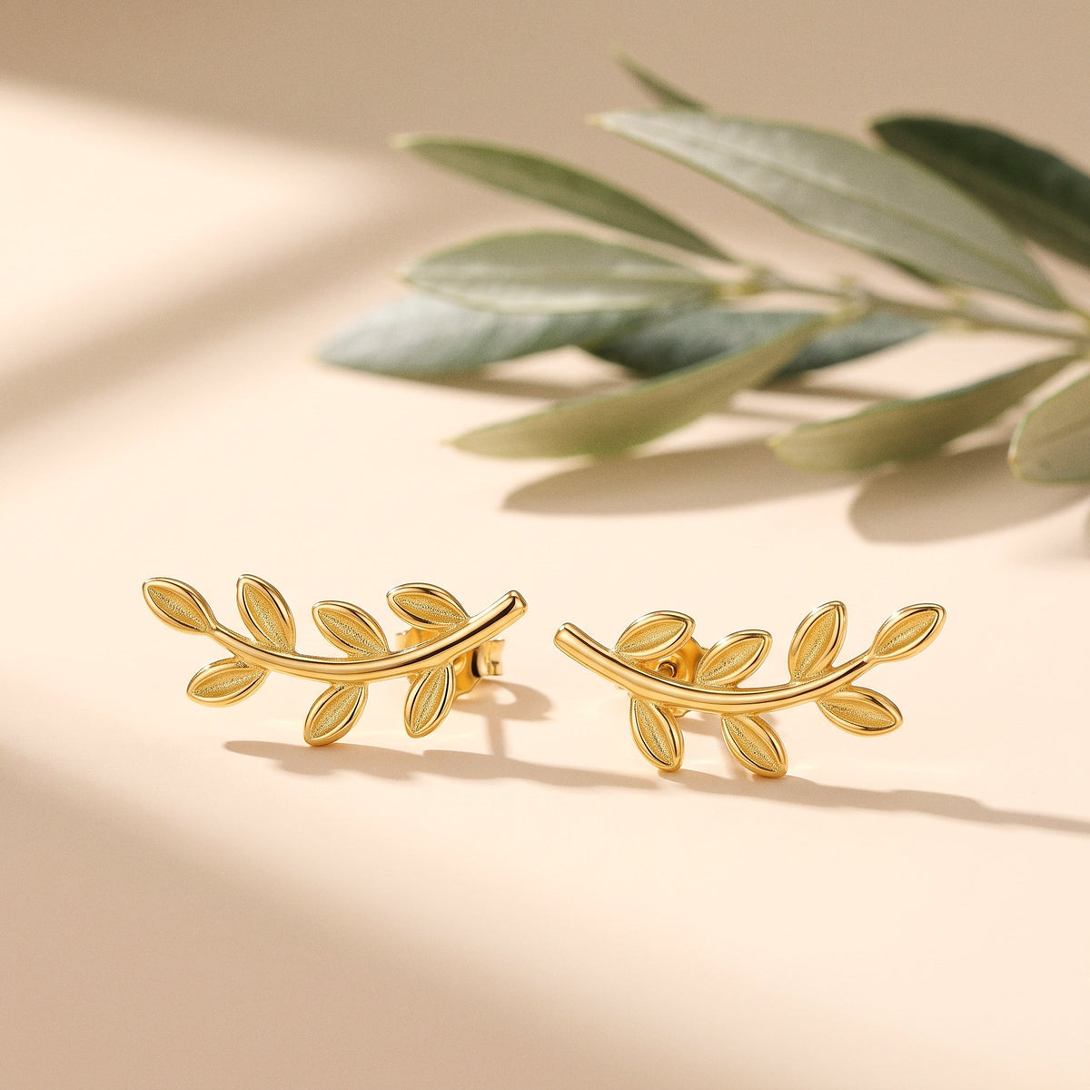 Olivelle™ - Elegante Ohrringe mit Blattdesign
