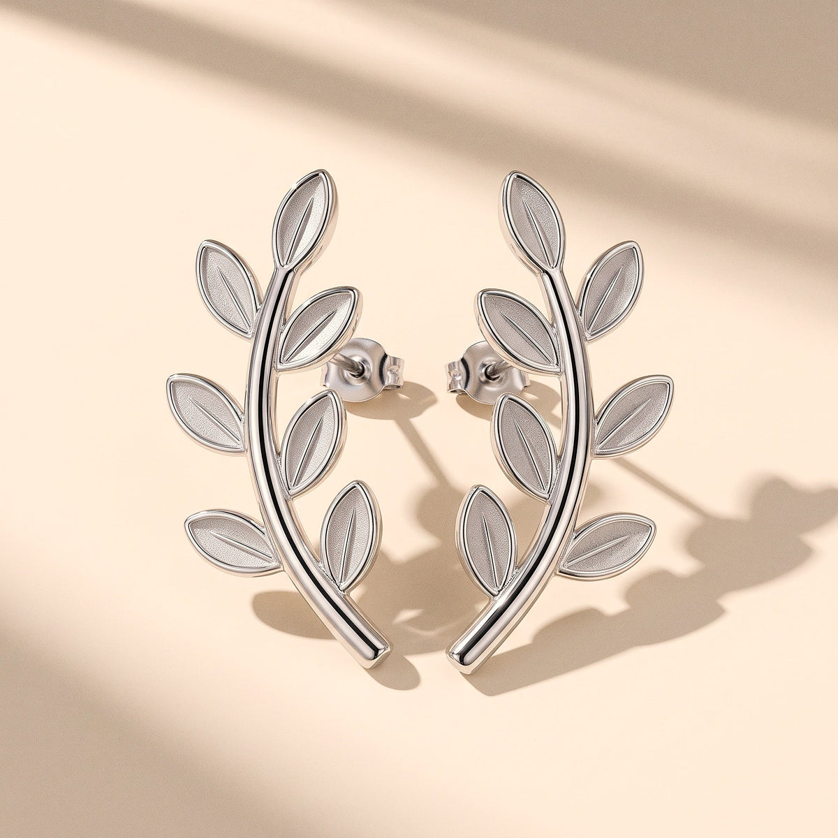 Olivelle™ - Elegante Ohrringe mit Blattdesign